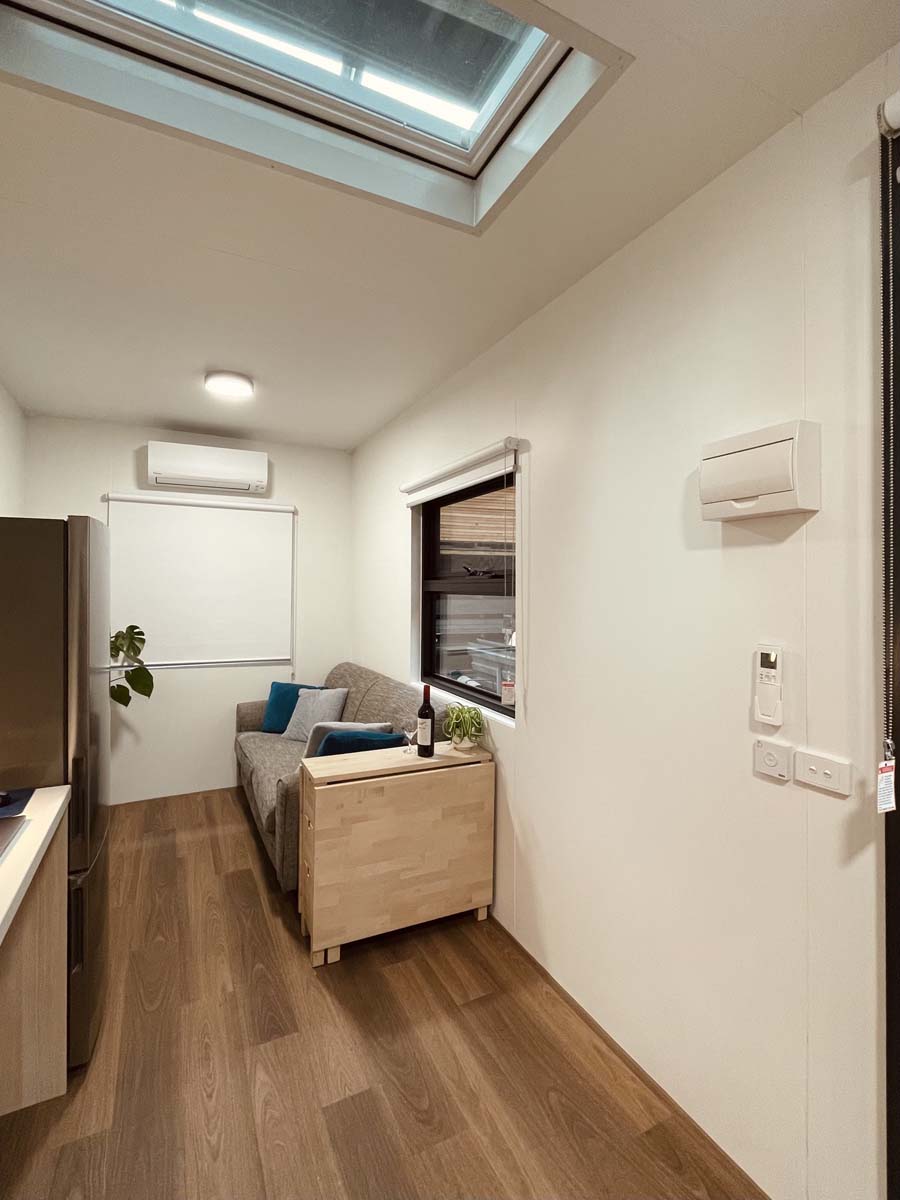 Vertical_Dining_Folded